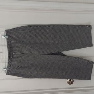 Black and White Gingham Capris 12